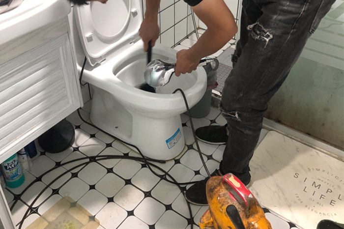 马龙马桶堵塞自己疏通还是找师傅?专业上门服务让你省时更省心